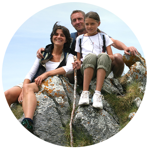 Famille en vacances à la montagne